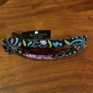 Oblong clamshell claw clip covered in beautiful kimono fabric.